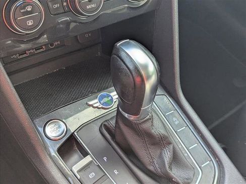 Used 2019 Volkswagen Tiguan SE w/ Panoramic Sunroof Package image 6