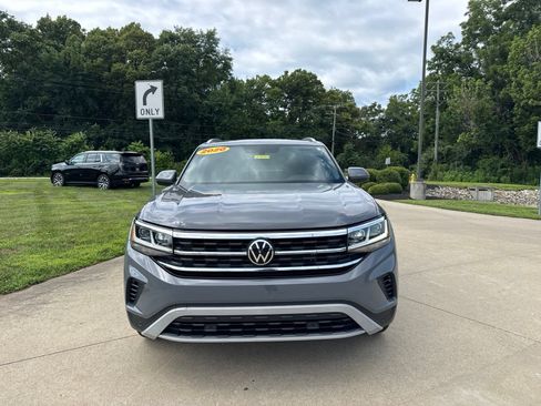 Used 2020 Volkswagen Atlas Cross Sport SE w/ Panoramic Sunroof Package AWD/4WD image 2