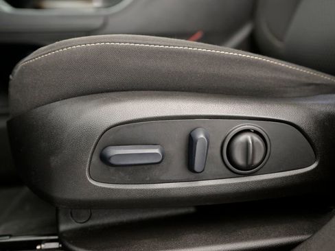 Used 2023 GMC Acadia SLE w/ Driver Convenience Package image 16