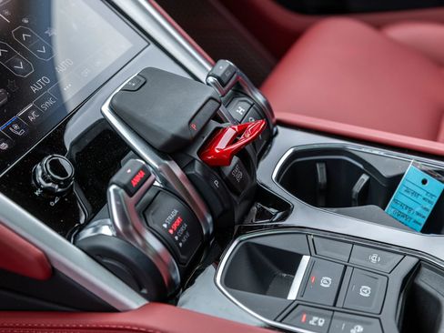 Used 2024 Lamborghini Urus S image 23