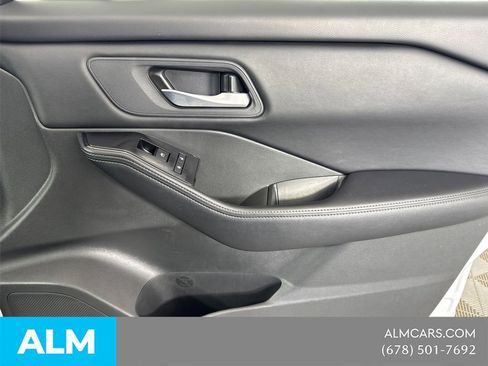 Used 2025 Nissan Rogue SV image 18