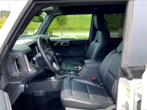 Used 2025 Ford Bronco Outer Banks w/ Sasquatch Package AWD/4WD image 9