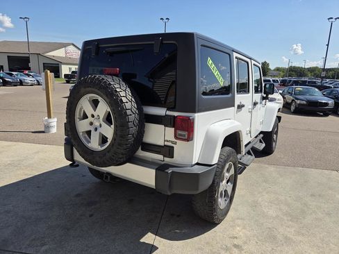 Used 2017 Jeep Wrangler Unlimited Sahara w/ Dual Top Group AWD/4WD image 5