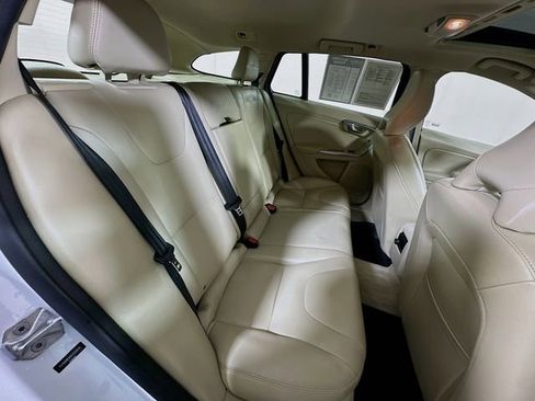 Used 2016 Volvo V60 T5 Platinum image 29