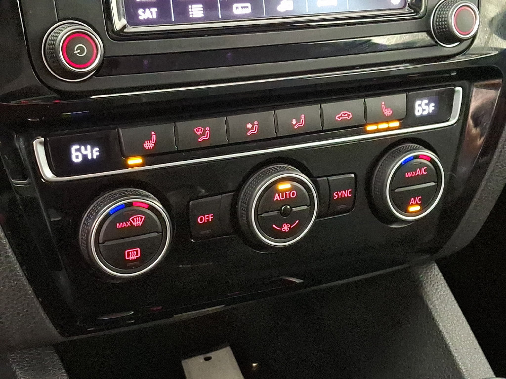 Used 2017 Volkswagen Jetta GLI FWD image 18