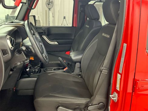 Used 2017 Jeep Wrangler Unlimited Sahara w/ Connectivity Group image 17