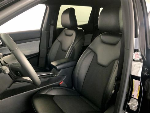Used 2025 Jeep Compass Latitude AWD/4WD image 22