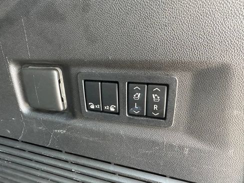 Used 2021 Chevrolet Tahoe LT w/ LT Signature Package AWD/4WD image 19