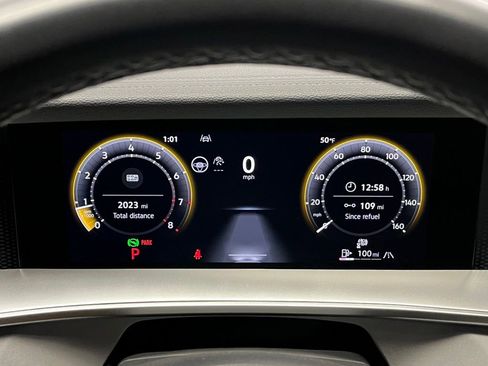 Used 2025 Volkswagen Tiguan SE R-Line image 23