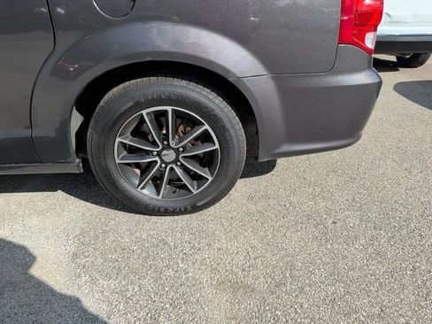 Used 2018 Dodge Grand Caravan SE FWD image 10