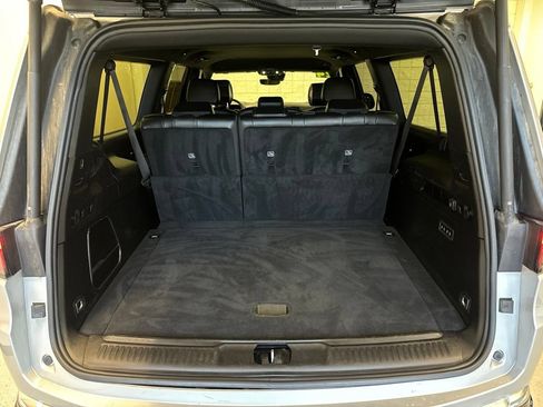Used 2024 Jeep Wagoneer L Series II w/ Flexible Seating Group AWD/4WD image 11