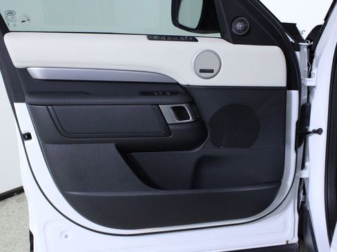 Used 2025 Land Rover Discovery Dynamic SE image 19