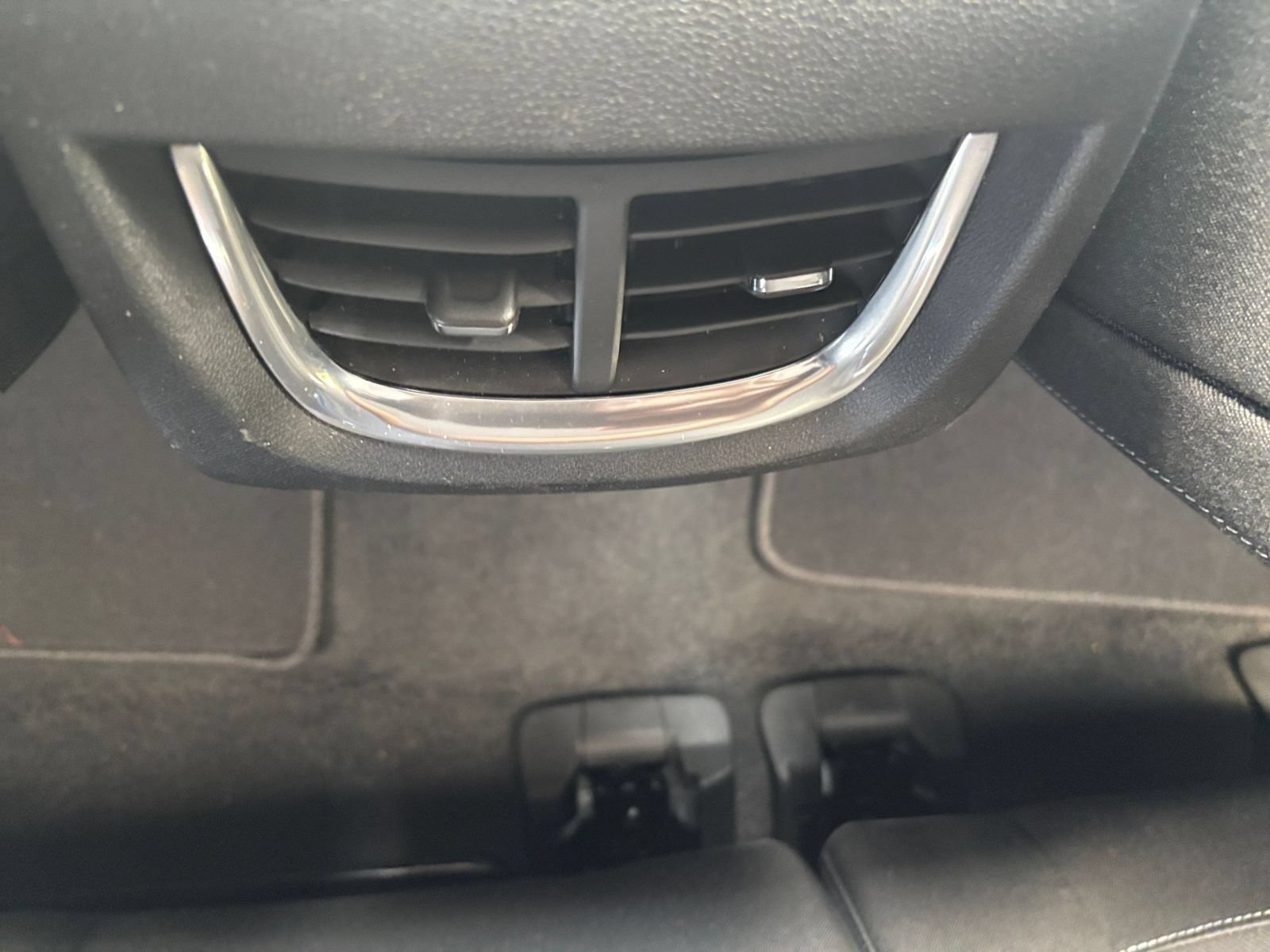 Used 2025 Chevrolet Blazer LT FWD image 19
