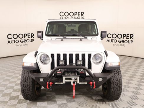Used 2019 Jeep Wrangler Unlimited Sahara image 8