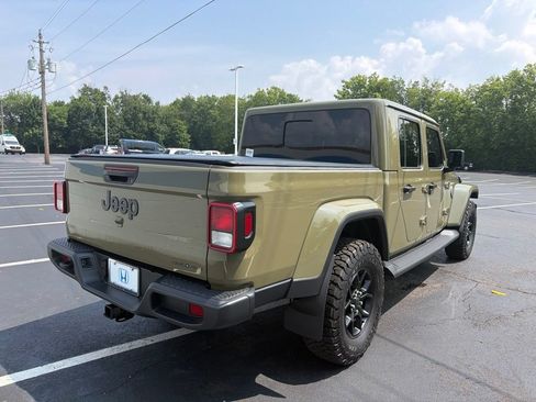 Used 2025 Jeep Gladiator Sport AWD/4WD image 5