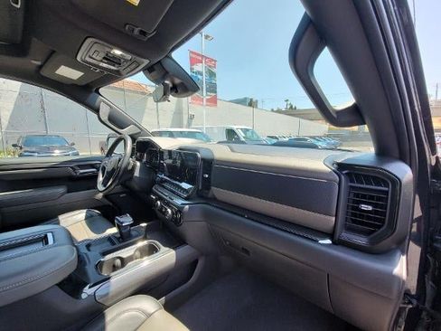Used 2022 Chevrolet Silverado 1500 ZR2 w/ Technology Package AWD/4WD image 29