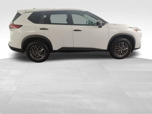Used 2024 Nissan Rogue S FWD image 10