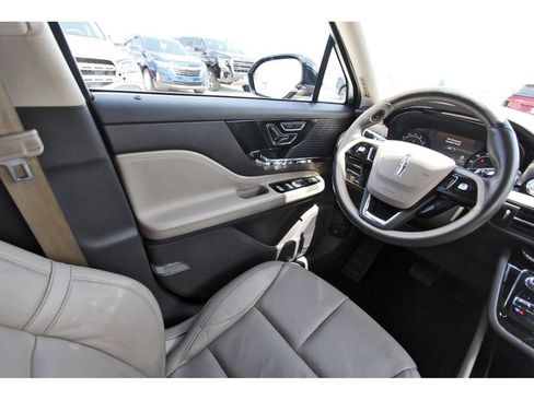 Used 2020 Lincoln Corsair FWD w/ Premium Package image 8