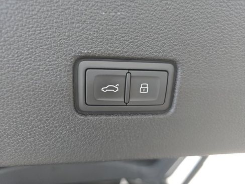 Certified 2025 Audi Q8 Premium Plus AWD/4WD image 29