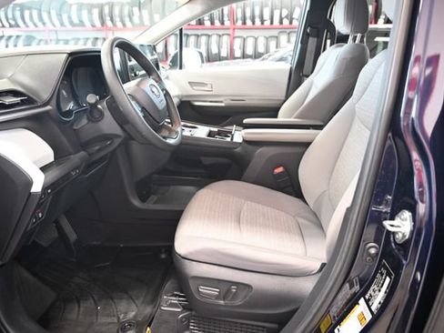 Certified 2025 Toyota Sienna LE AWD/4WD image 10