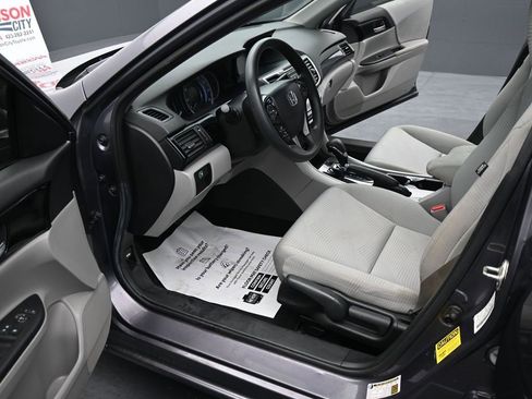 Used 2017 Honda Accord LX image 18