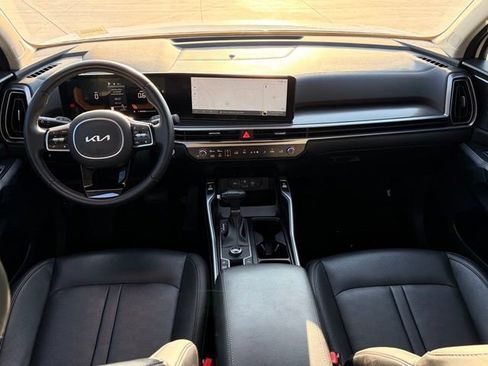 Used 2025 Kia Sorento S w/ Panoramic Sunroof Package FWD image 13