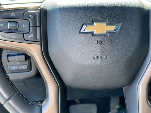 Used 2024 Chevrolet Suburban High Country AWD/4WD image 17