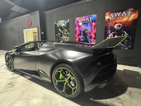 Used 2022 Lamborghini Huracan EVO RWD image 5