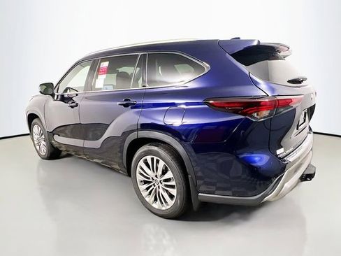 New 2026 Toyota Highlander Platinum image 5