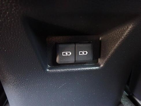 Used 2024 Toyota Venza LE AWD/4WD image 11