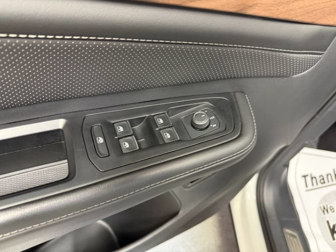 Used 2025 Volkswagen Atlas SE FWD image 10