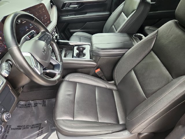 Used 2025 Chevrolet Suburban Z71 AWD/4WD image 14
