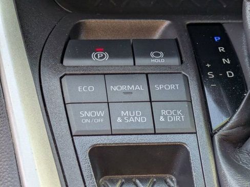 Used 2024 Toyota RAV4 LE image 21