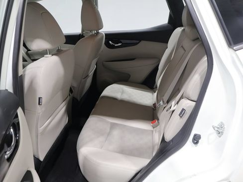 Used 2022 Nissan Rogue Sport SV w/ Technology Package AWD/4WD image 18