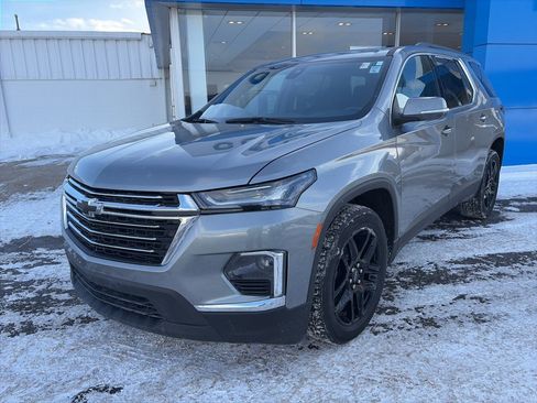 Used 2023 Chevrolet Traverse LT image 3