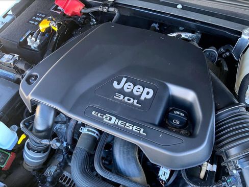 Used 2023 Jeep Gladiator Sport image 33
