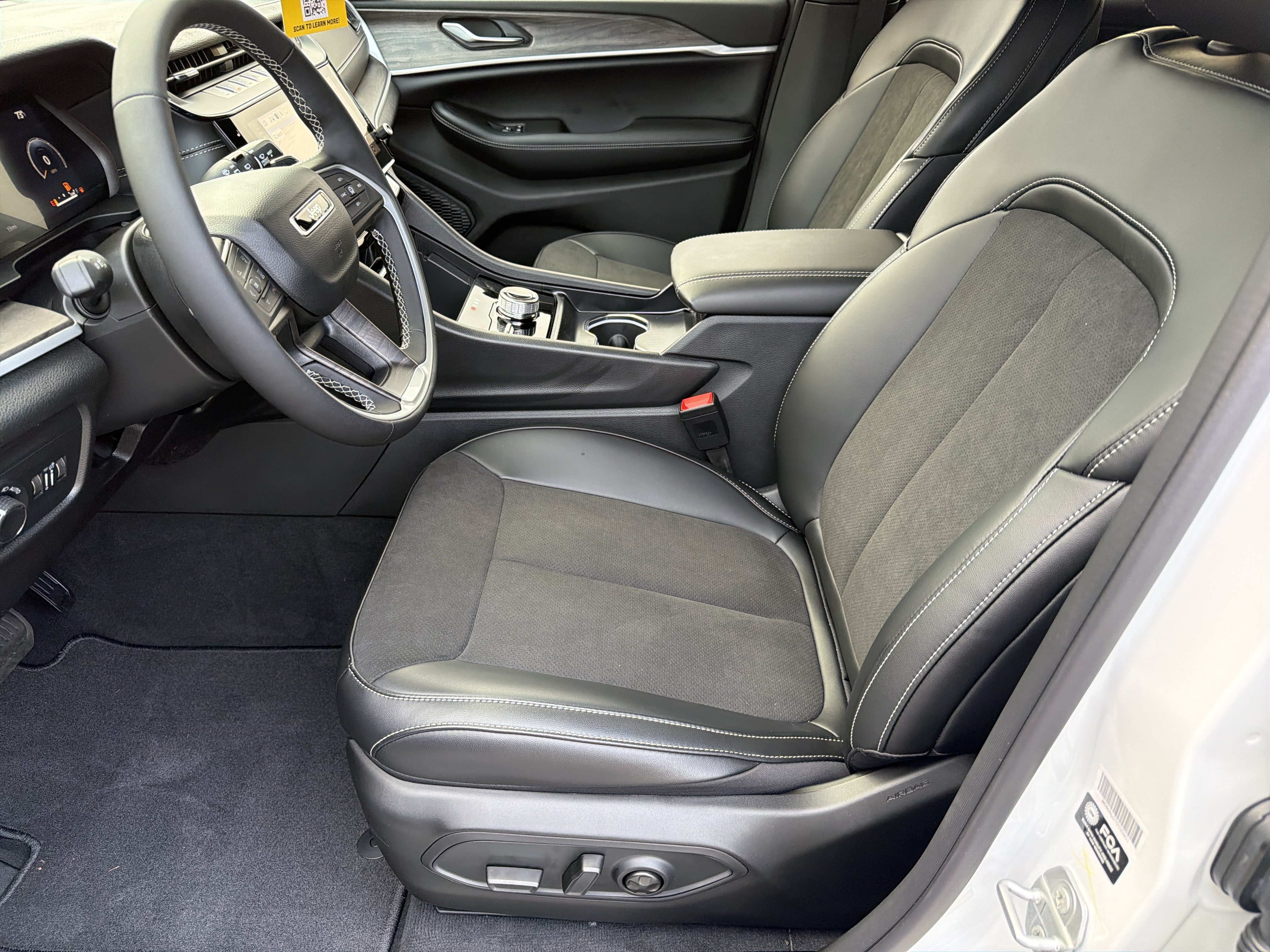 New 2027 Jeep Grand Cherokee Altitude AWD/4WD image 8