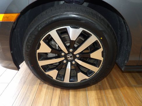 Used 2025 Honda Odyssey EX-L image 10