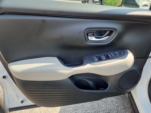 Certified 2025 Honda HR-V LX image 12