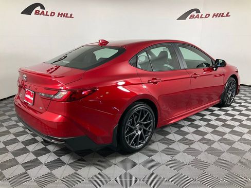 Used 2025 Toyota Camry SE image 6