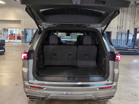 Used 2025 Buick Enclave Avenir AWD/4WD image 28