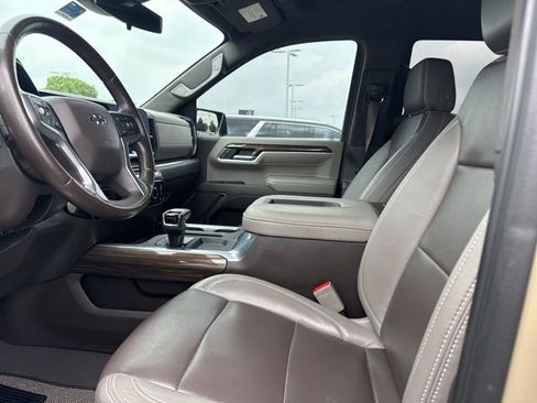 Used 2022 Chevrolet Silverado 1500 LT Trail Boss w/ LPO, Dark Essentials Package AWD/4WD image 7