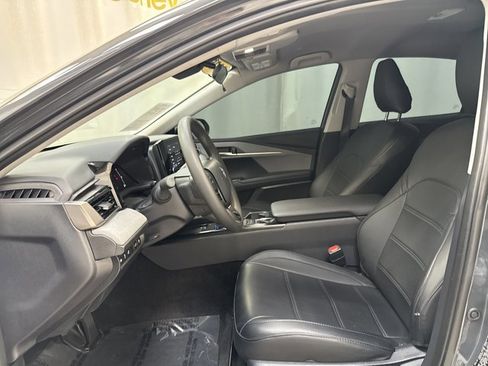 Used 2025 Toyota Camry LE AWD/4WD image 12