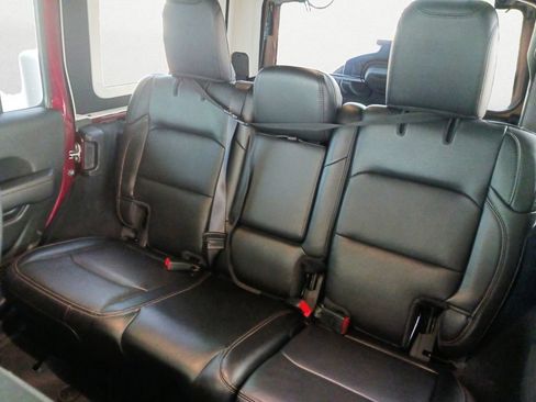 Used 2022 Jeep Wrangler Unlimited Rubicon AWD/4WD image 9