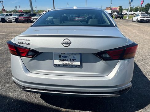 Used 2025 Nissan Altima 2.5 SV FWD image 8