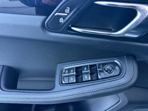 Certified 2026 Porsche Macan AWD/4WD image 12