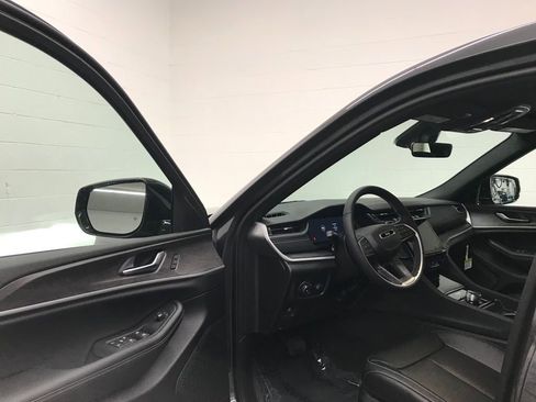 New 2025 Jeep Grand Cherokee L Limited image 11