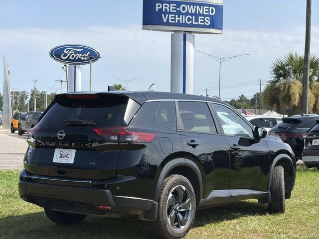 Used 2025 Nissan Rogue SV AWD/4WD image 5