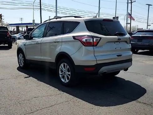 Used 2017 Ford Escape SE w/ Equipment Group 201A image 3
