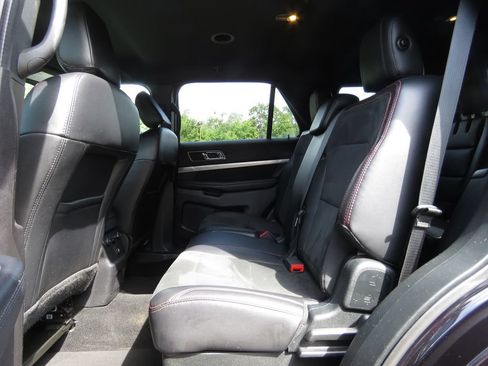 Used 2019 Ford Explorer XLT w/ Equipment Group 202A AWD/4WD image 21